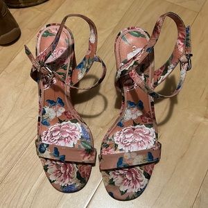 Gianni Bini size 8 floral shoes